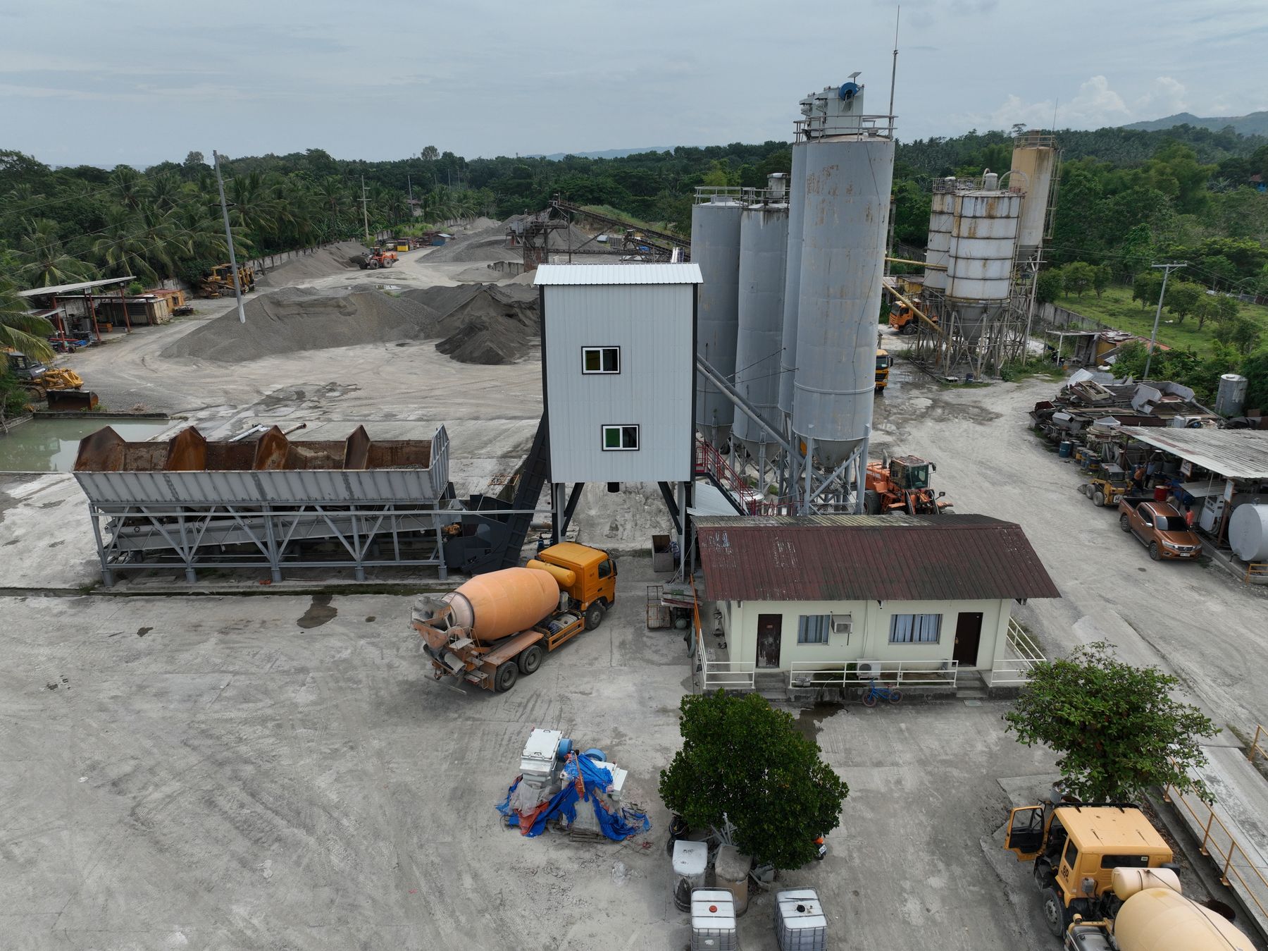 Balamban batching plant — silos and mixers