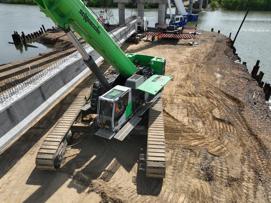 Tracked piling rig at work