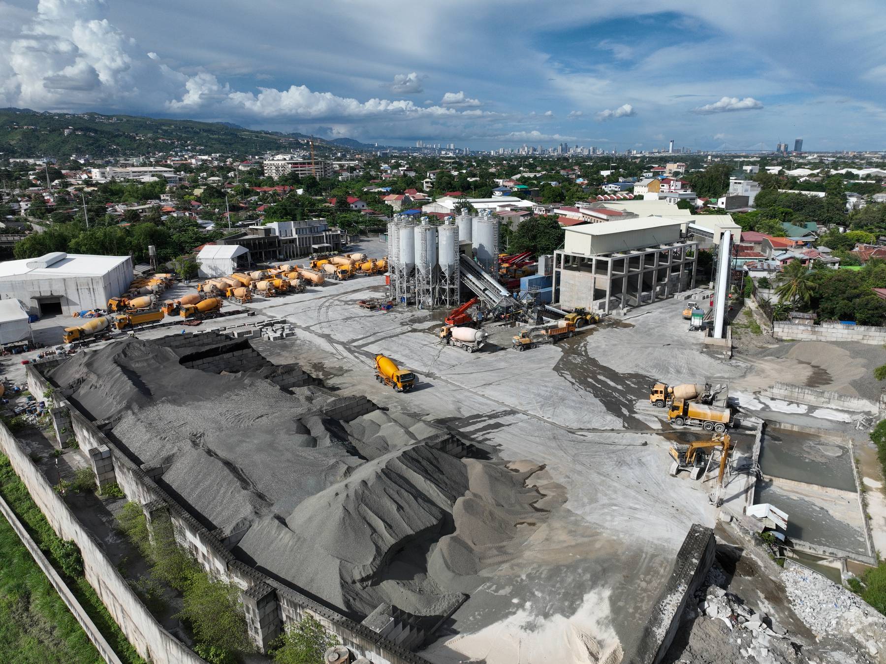 Talisay batching plant — yard and equipment
