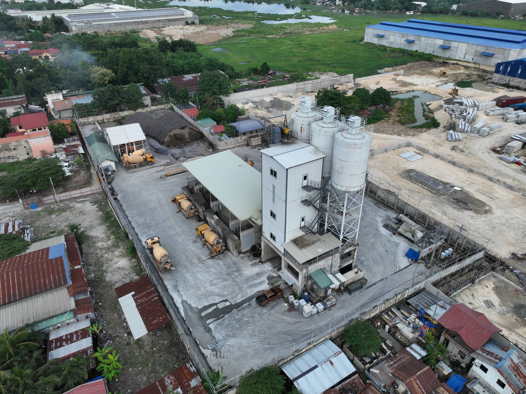 Tayud batching plant — silos and mixers